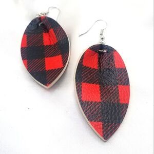 3/20❤Faux leather Teardrop Dangle vegan friendly earrings.